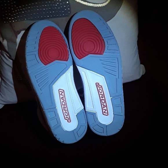 Air Jordans 3s - Picture 3 of 3